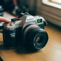 Samowyzwalacz w Canonie: sekret ostrych zdjęć i udanych grupowych