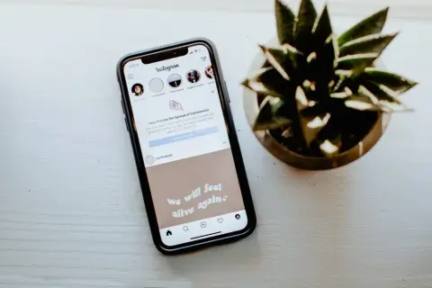 Jak zrobić tło do zdjęcia na Instagramie? Poradnik DIY i pro app!