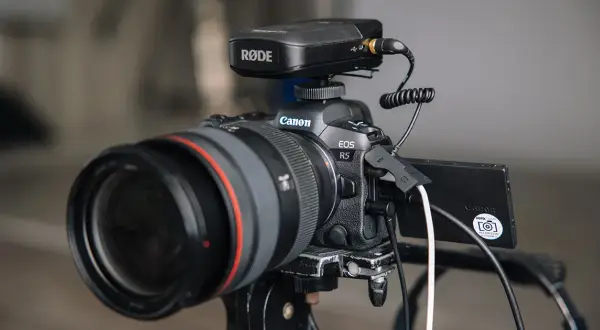 Jaki aparat do filmowania? Wybierz idealny model i nagrywaj jak pro!