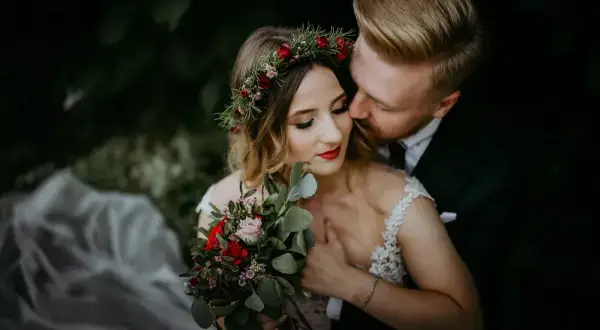 Fotograf czy kamerzysta na wesele? Jak wybrać pamiątkę marzeń?
