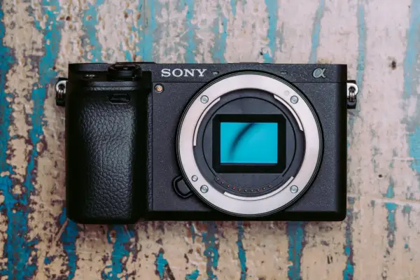 Jaki aparat fotograficzny wybrać? Poradnik: znajdź idealny dla siebie