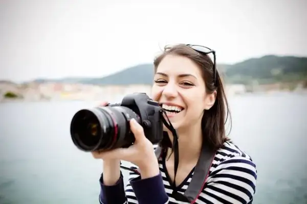 Czym zajmuje się fotograf? Od pasji do profesji pełny przewodnik